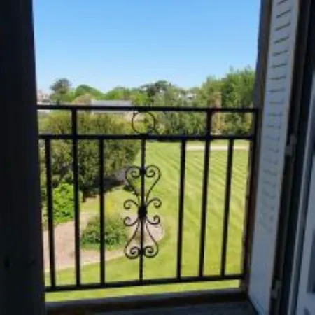 Manoir Le Castel & Beaumaris Apartment